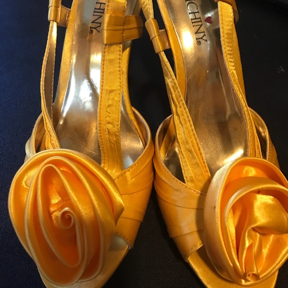 Yellow Heels - Picture 2 of 2